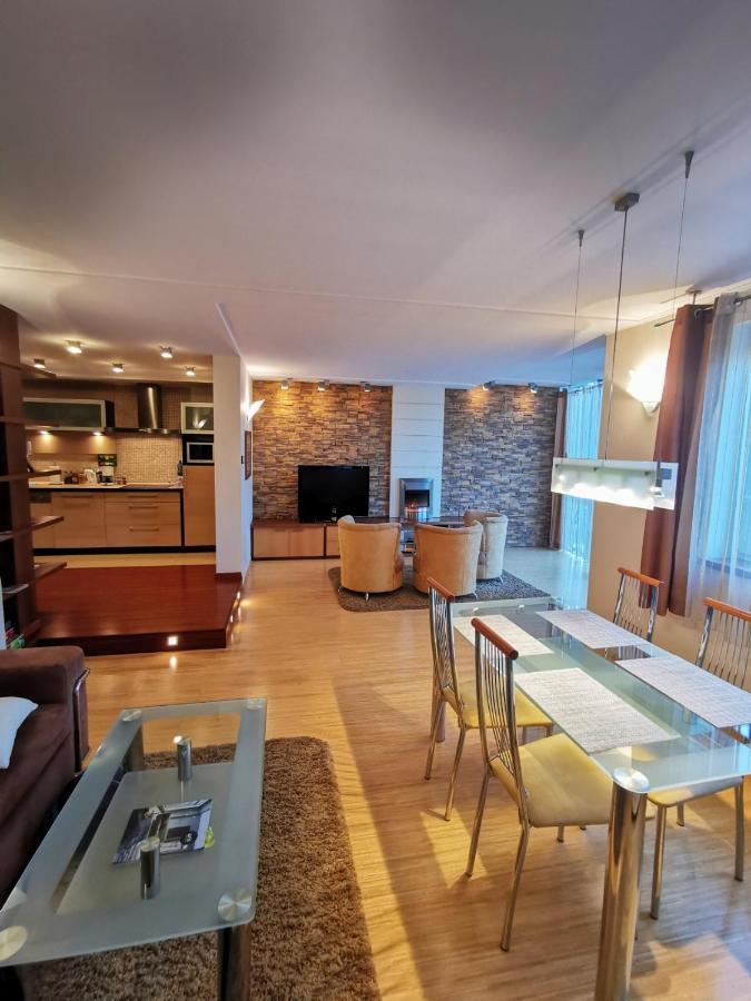 Uroczy Apartament Przy Deptaku Z Parkingiem. 波兰尼卡-兹德鲁伊 外观 照片