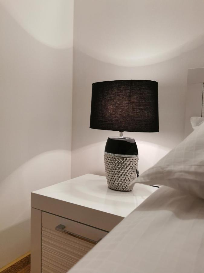Uroczy Apartament Przy Deptaku Z Parkingiem. 波兰尼卡-兹德鲁伊 外观 照片