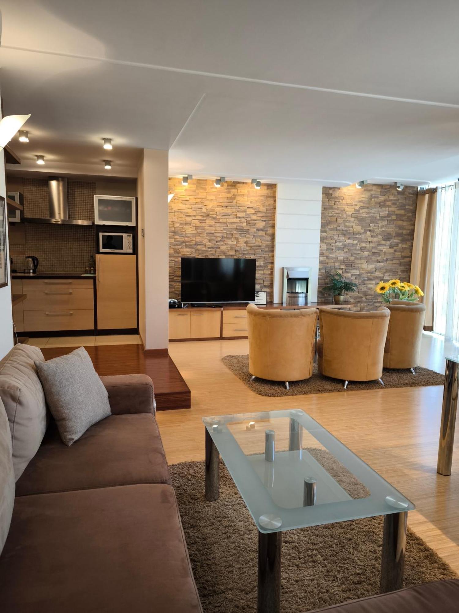 Uroczy Apartament Przy Deptaku Z Parkingiem. 波兰尼卡-兹德鲁伊 外观 照片